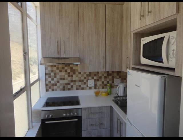 0.5 BEDROOM APARTMENT TO LET IN VREDEHOEK